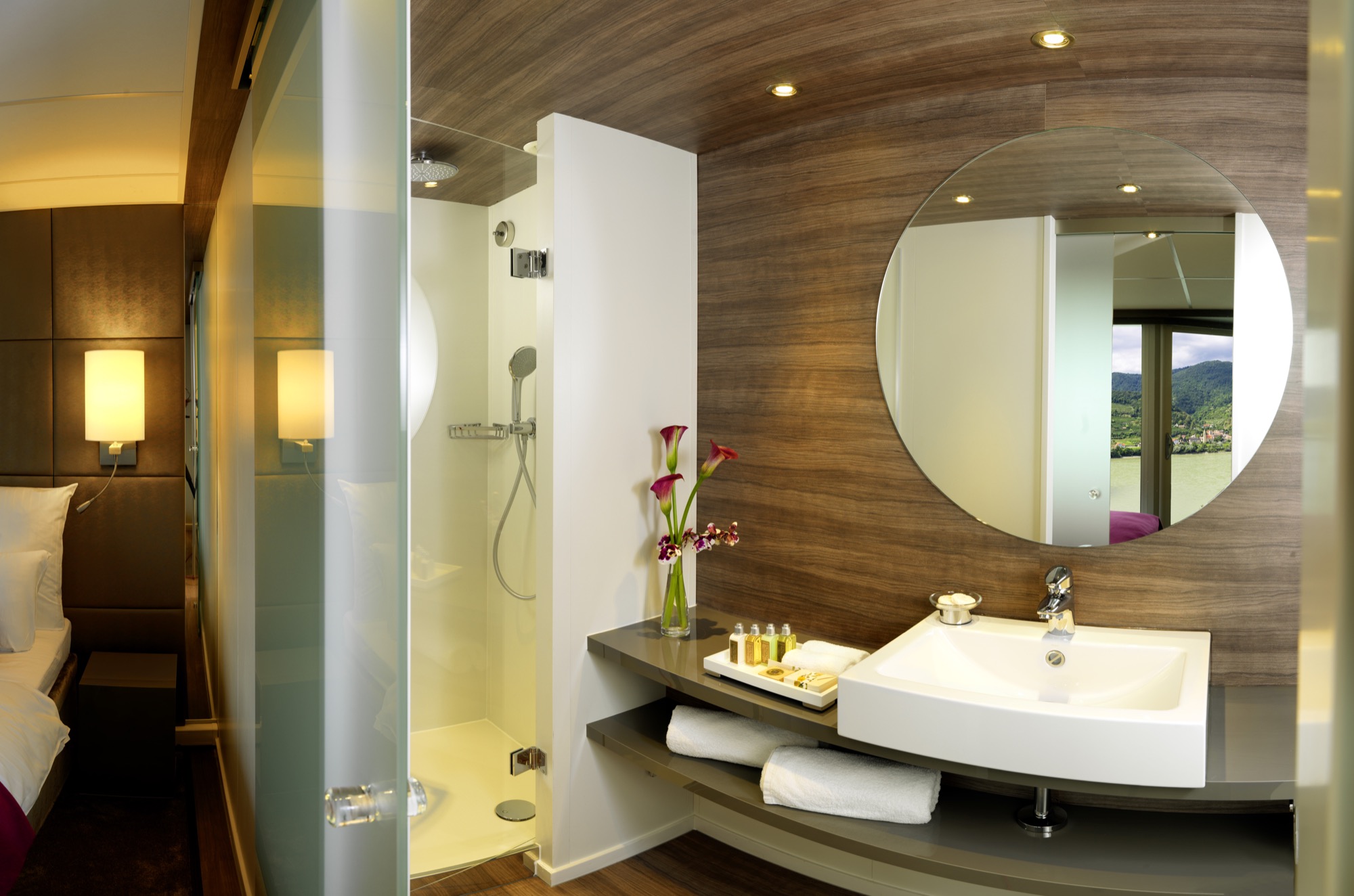 Amadeus Waterways 01 Amadeus Silver_Suite Bathroom.jpg
